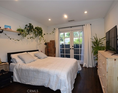 4731 Columbus Avenue - Photo Thumbnail 7