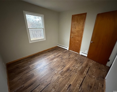 64 Woodlawn Avenue - Photo Thumbnail 10