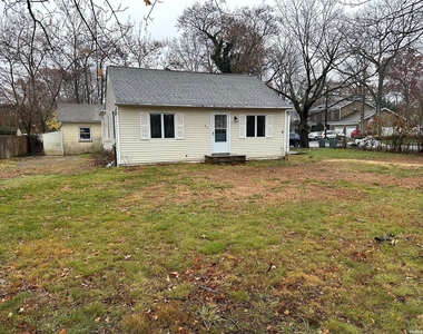 64 Woodlawn Avenue - Photo Thumbnail 1