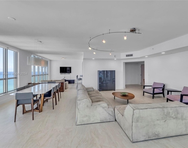 3535 S Ocean Dr - Photo Thumbnail 8