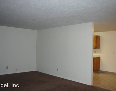 2440 Thiel Ave - Photo Thumbnail 10