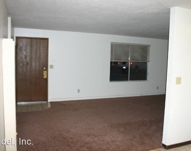 2440 Thiel Ave - Photo Thumbnail 8