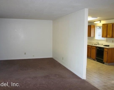 2440 Thiel Ave - Photo Thumbnail 9