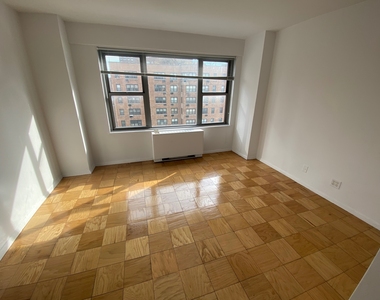 East 63rd Street - Photo Thumbnail 7