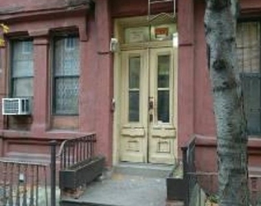 East 9th Street - Photo Thumbnail 5