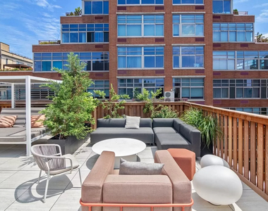110 Horatio Street - Photo Thumbnail 3