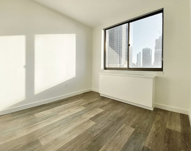 110 Horatio Street - Photo Thumbnail 2