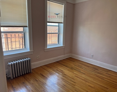 37-11 9th Street - Photo Thumbnail 1