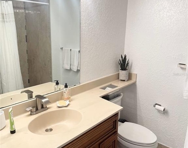 400 Island Way - Photo Thumbnail 12