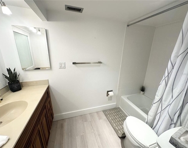 400 Island Way - Photo Thumbnail 20