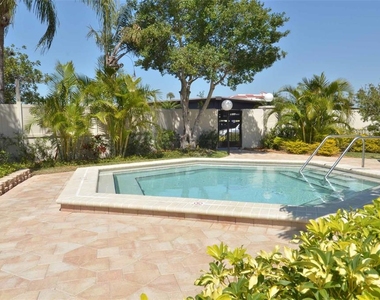 400 Island Way - Photo Thumbnail 47