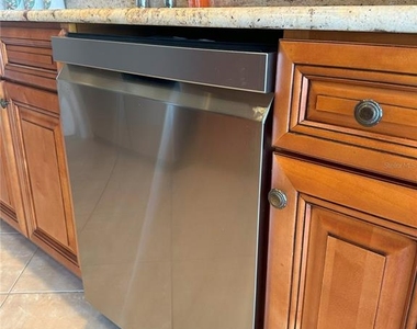 400 Island Way - Photo Thumbnail 31