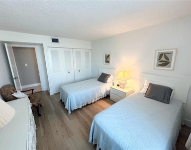400 Island Way - Photo Thumbnail 15