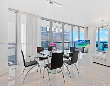 17121 Collins Ave - Photo Thumbnail 6