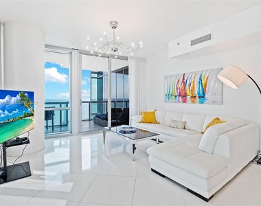 17121 Collins Ave - Photo Thumbnail 1