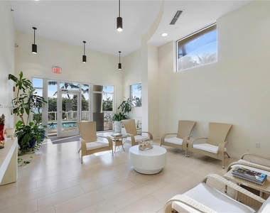 8911 Collins Ave - Photo Thumbnail 15