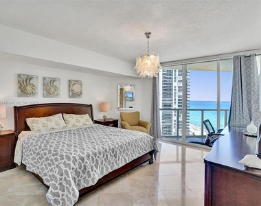 16699 Collins Ave - Photo Thumbnail 14