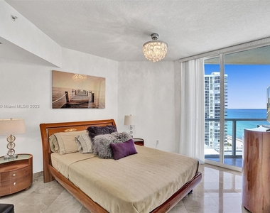 16699 Collins Ave - Photo Thumbnail 19