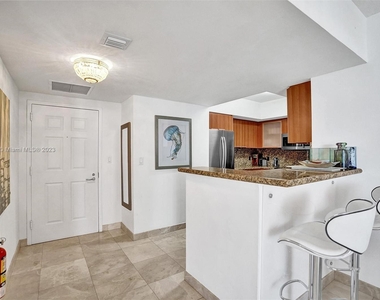 16699 Collins Ave - Photo Thumbnail 5