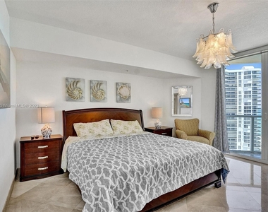 16699 Collins Ave - Photo Thumbnail 15