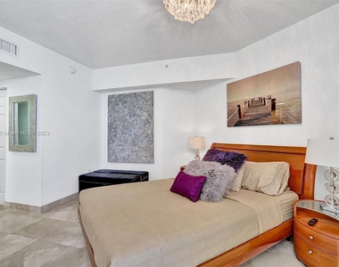 16699 Collins Ave - Photo Thumbnail 21