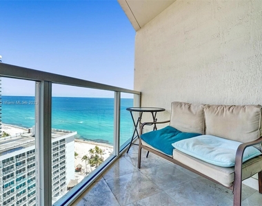 16699 Collins Ave - Photo Thumbnail 30