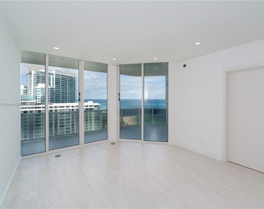 10225 Collins Ave - Photo Thumbnail 12