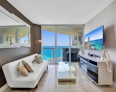 16699 Collins Ave - Photo Thumbnail 6