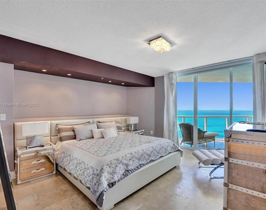 16699 Collins Ave - Photo Thumbnail 0