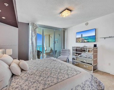 16699 Collins Ave - Photo Thumbnail 11