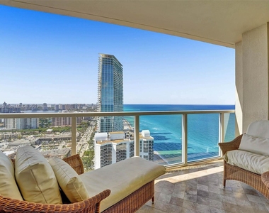 16699 Collins Ave - Photo Thumbnail 20