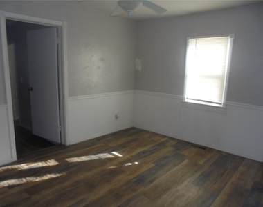 1114 N Westmoreland Avenue - Photo Thumbnail 4