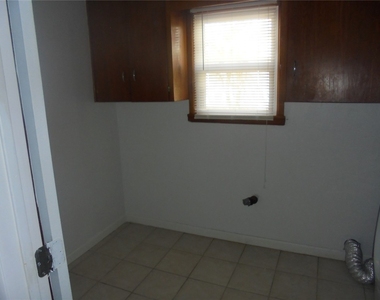 1114 N Westmoreland Avenue - Photo Thumbnail 14