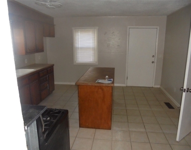 1114 N Westmoreland Avenue - Photo Thumbnail 11