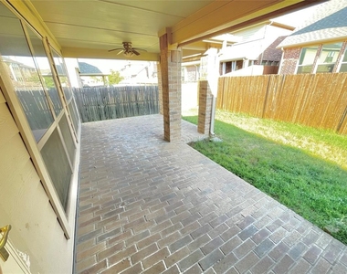 633 Goldstone Lane - Photo Thumbnail 17