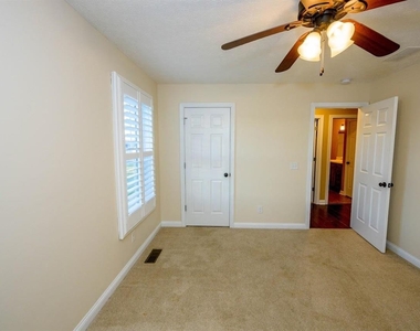 324 Graceland Trail - Photo Thumbnail 8