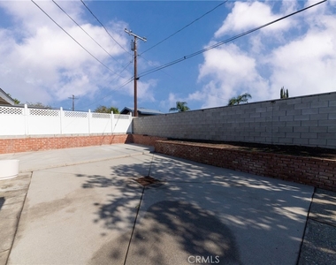 1495 N Blythe Avenue - Photo Thumbnail 20