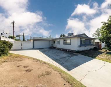 1495 N Blythe Avenue - Photo Thumbnail 1