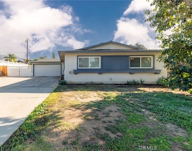 1495 N Blythe Avenue - Photo Thumbnail 0