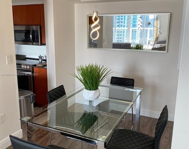 1200 Brickell Bay Dr - Photo Thumbnail 3