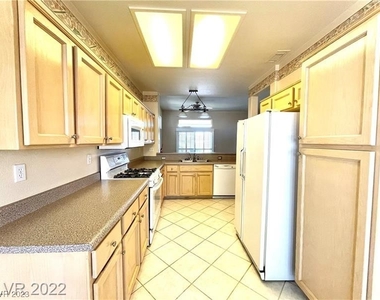 10305 Sawmill Avenue - Photo Thumbnail 5