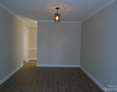 2141 Selwyn Avenue - Photo Thumbnail 4