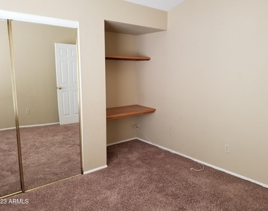 7021 W Kimberly Way - Photo Thumbnail 18