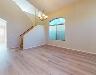 2425 W Cordia Lane - Photo Thumbnail 9