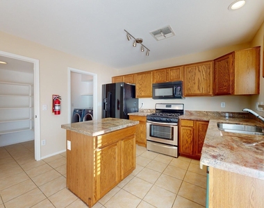 2425 W Cordia Lane - Photo Thumbnail 21