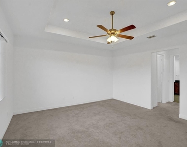 10111 Edgewater Ct - Photo Thumbnail 46