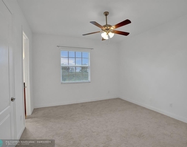 10111 Edgewater Ct - Photo Thumbnail 41