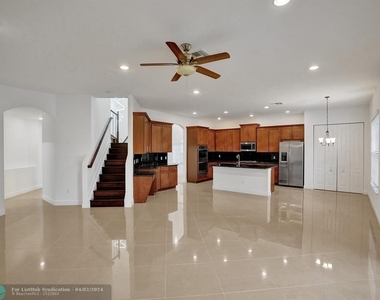 10111 Edgewater Ct - Photo Thumbnail 23