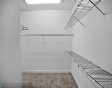 10111 Edgewater Ct - Photo Thumbnail 53