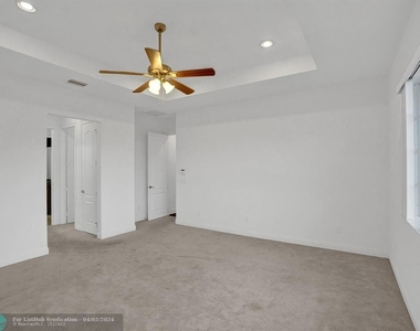 10111 Edgewater Ct - Photo Thumbnail 47